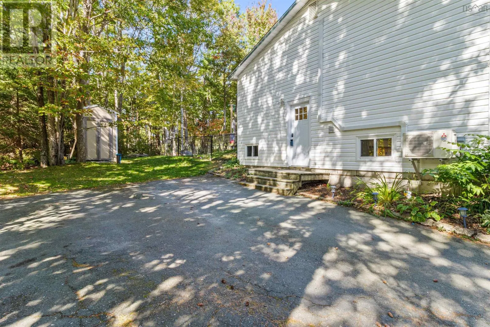 49 Pinetree Crescent