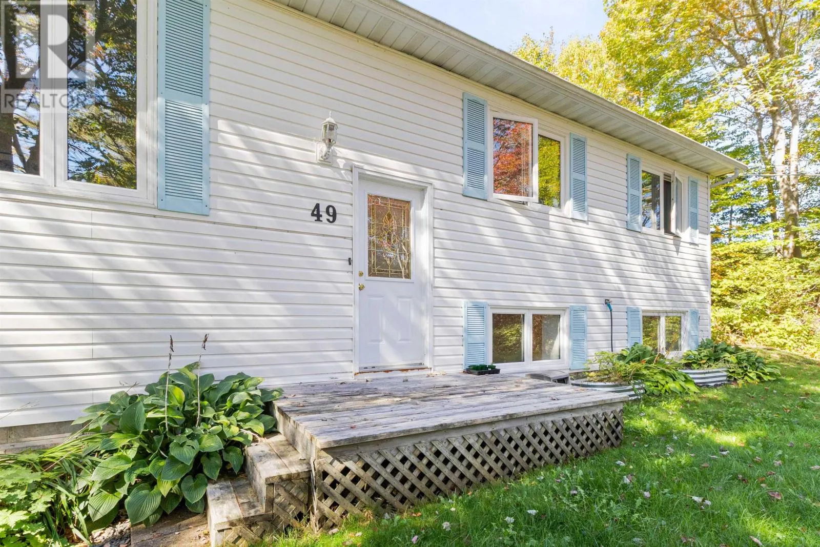 49 Pinetree Crescent