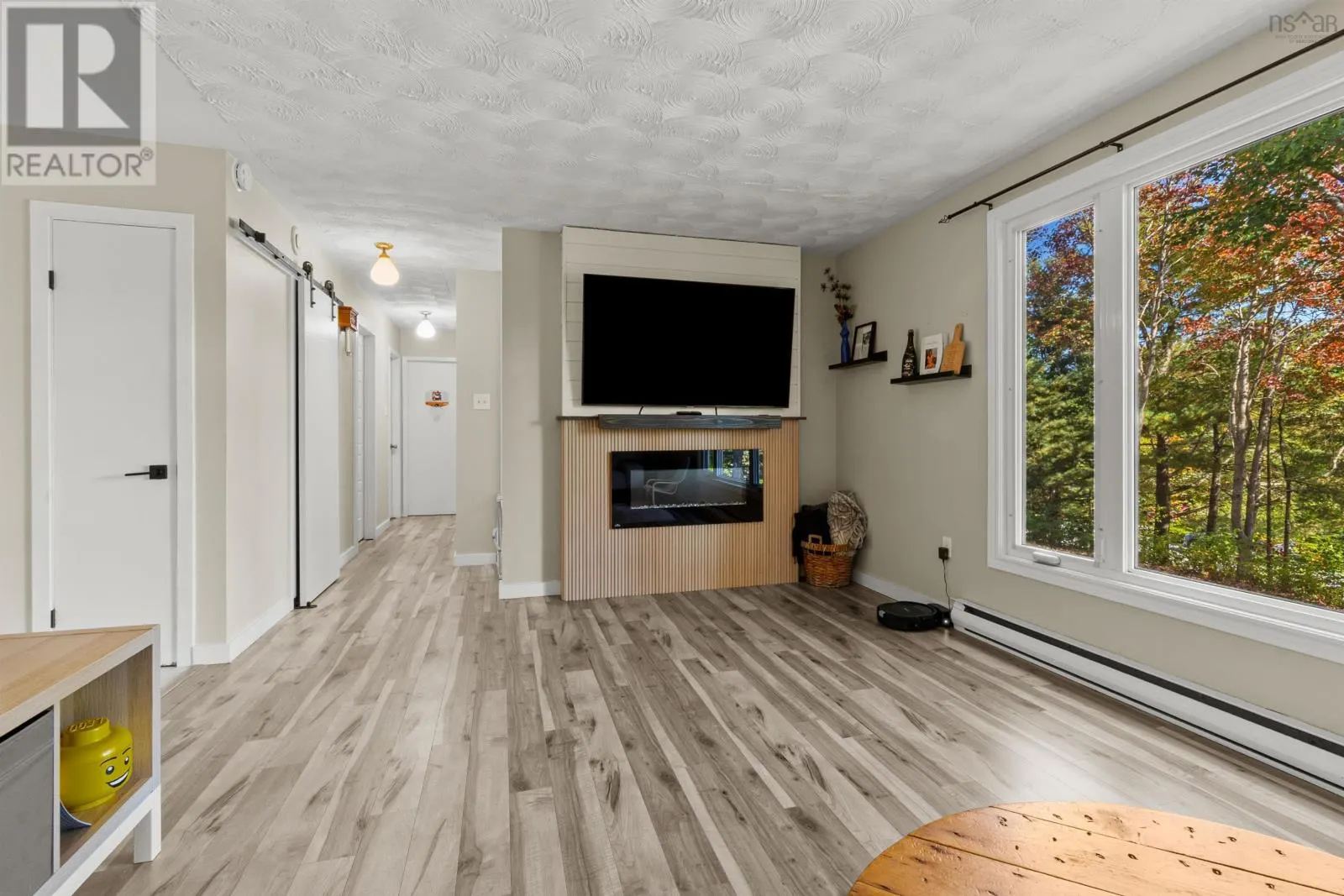 49 Pinetree Crescent