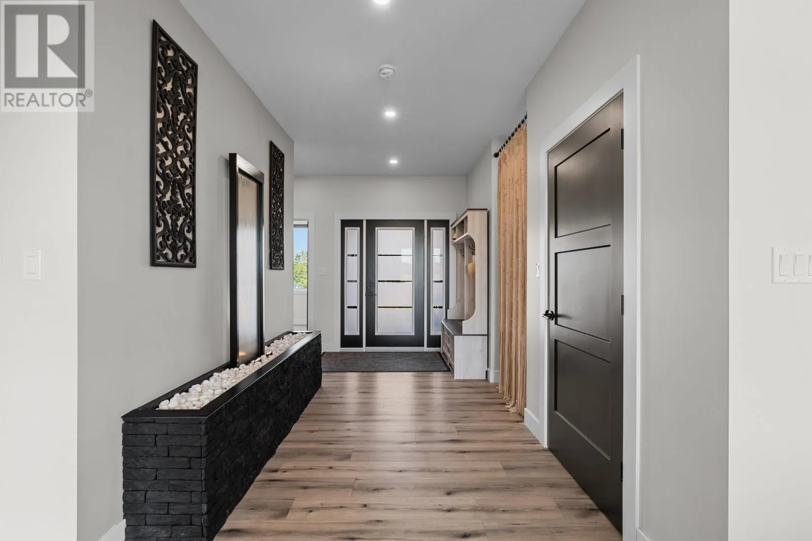 93 Kingsway Drive