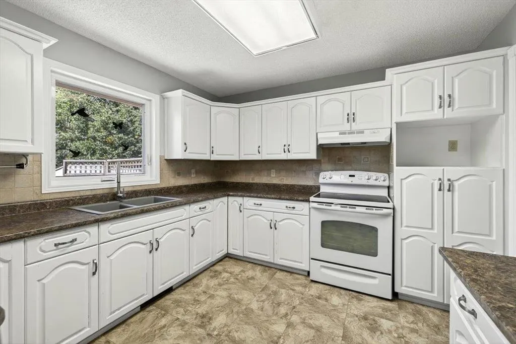35 Hamilton Meadows Drive