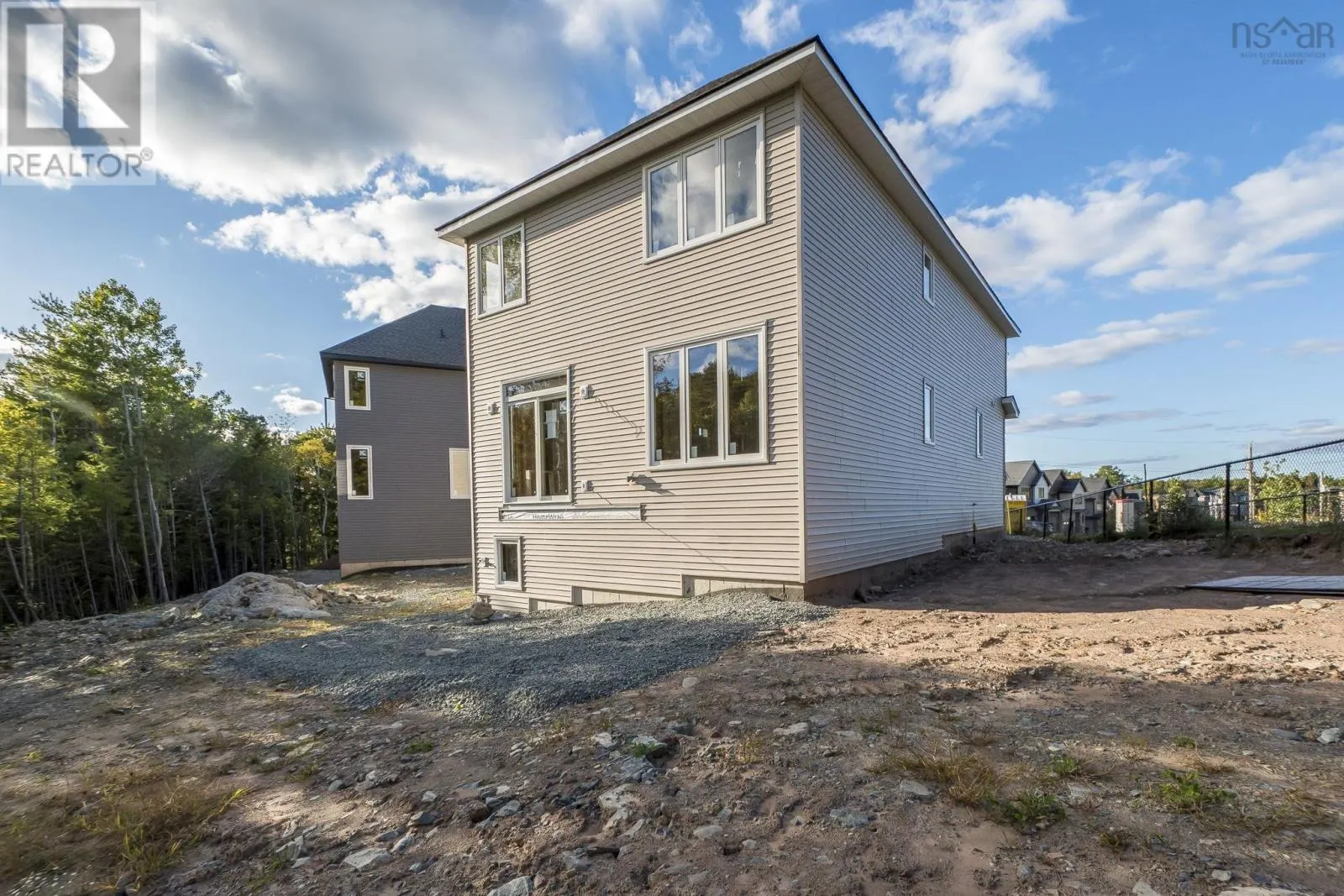PC24 94 Pearlgarden Close