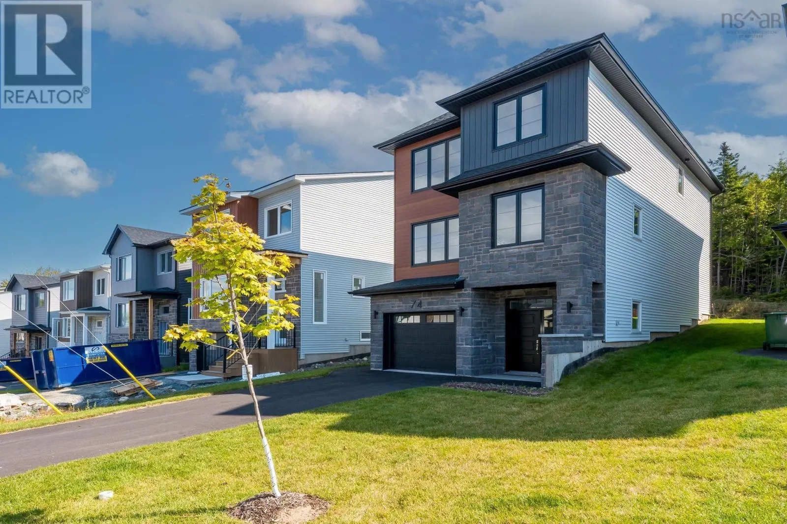 PC19 74 Pearlgarden Close