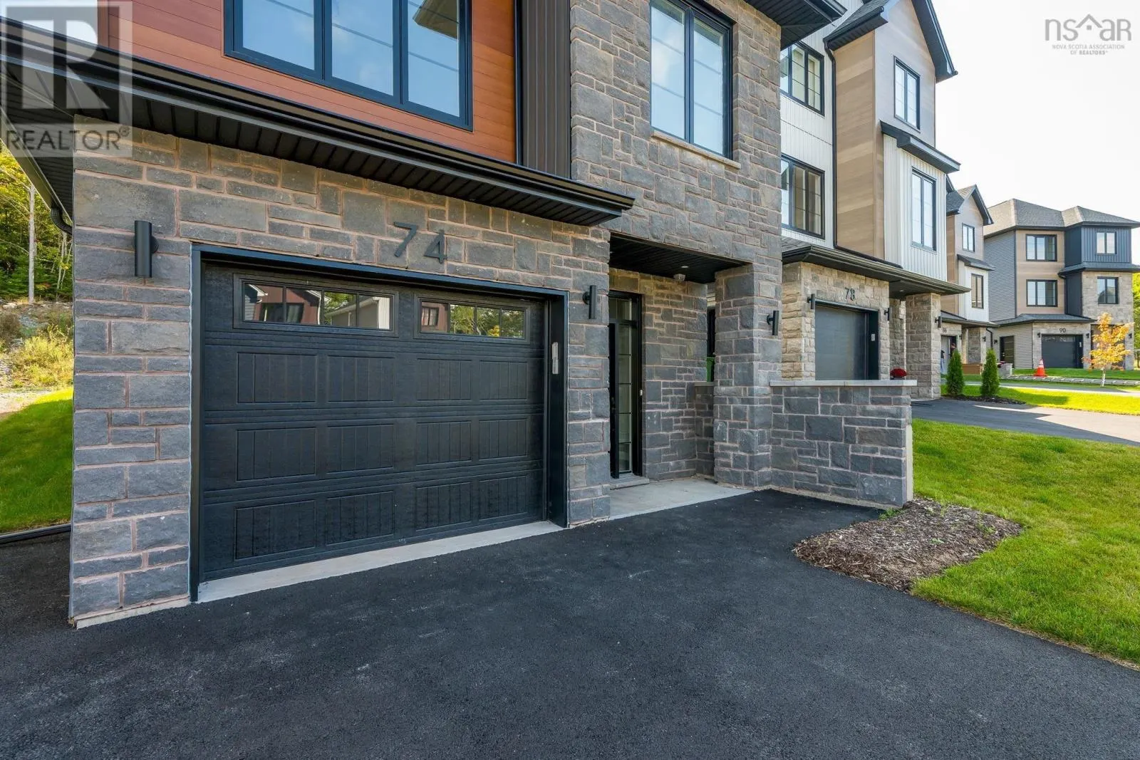 PC19 74 Pearlgarden Close