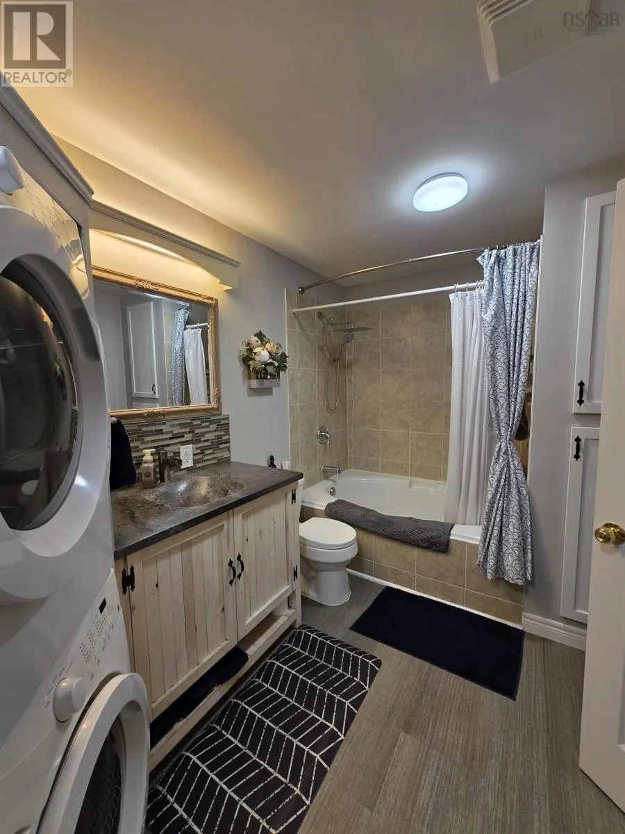 5231 Grand Mira North Road