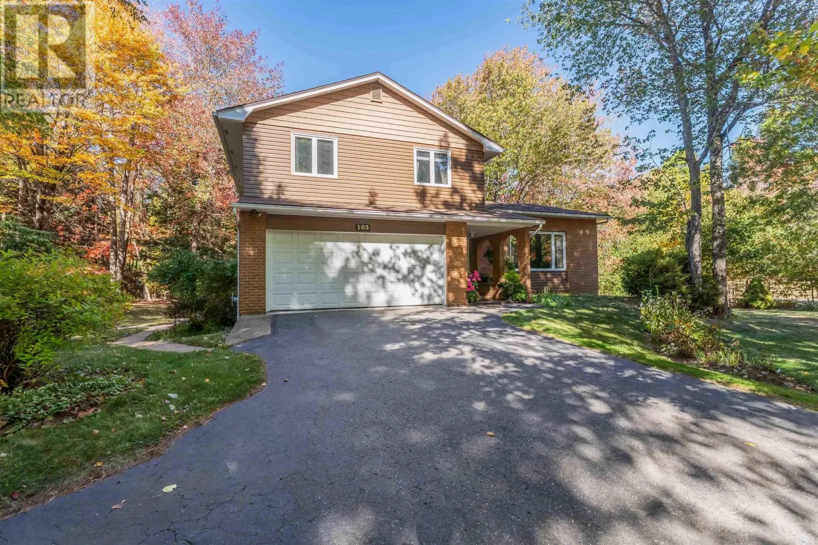 103 Elizabeth Dr  NS B4N 0K2