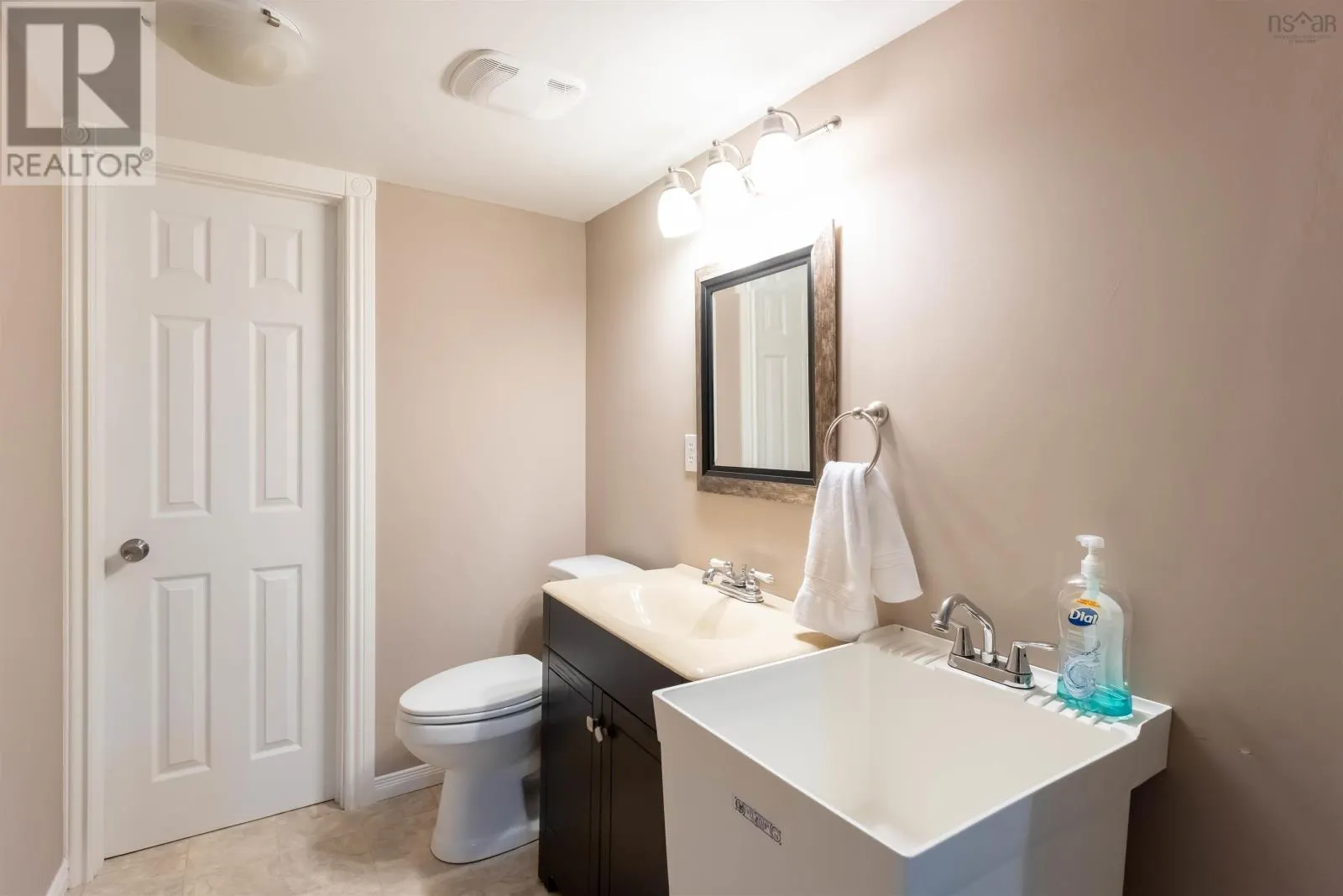 103 Elizabeth Dr  NS B4N 0K2