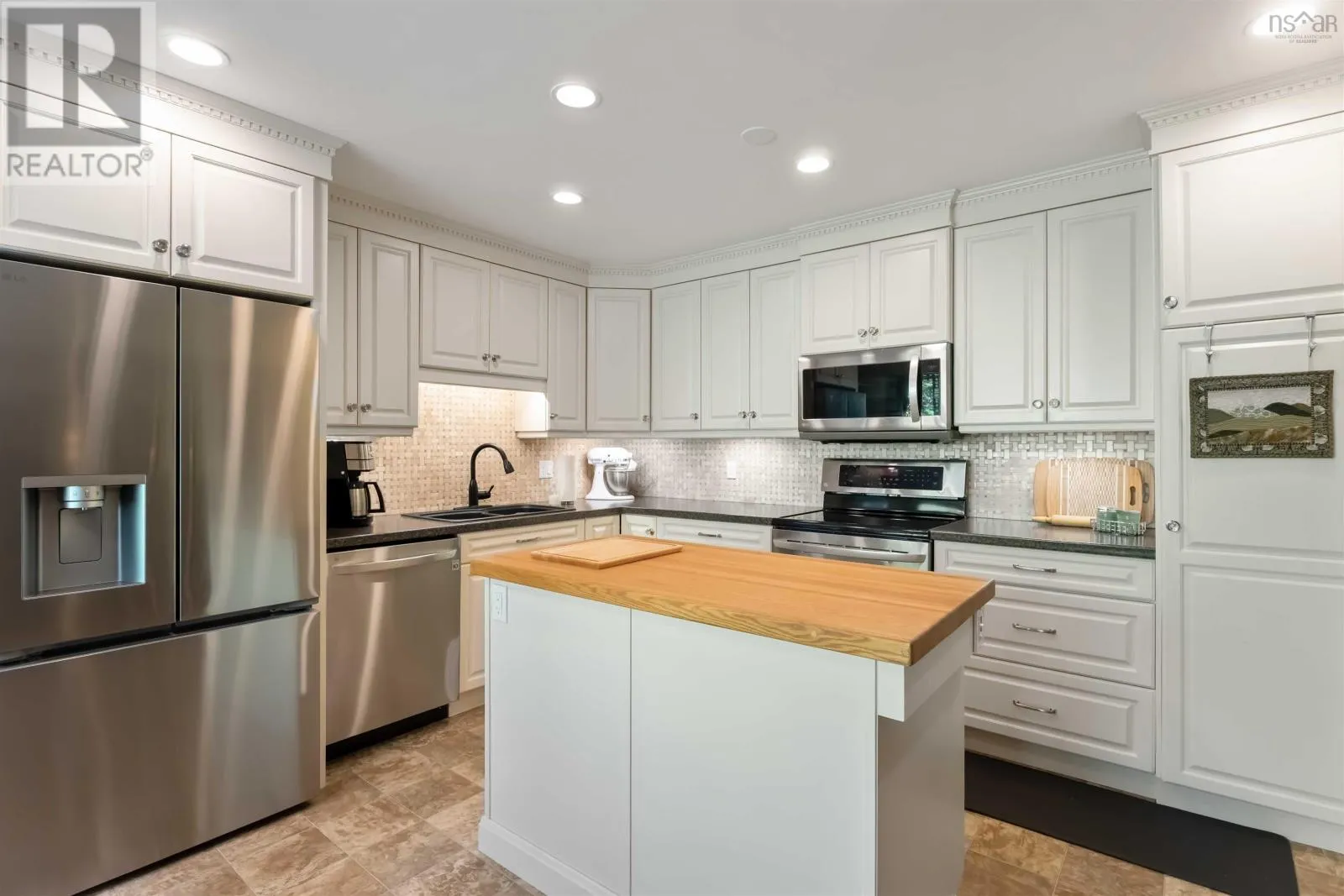 103 Elizabeth Dr  NS B4N 0K2