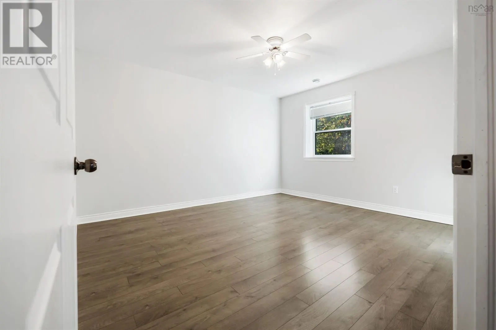 4/6 Elroy Lane