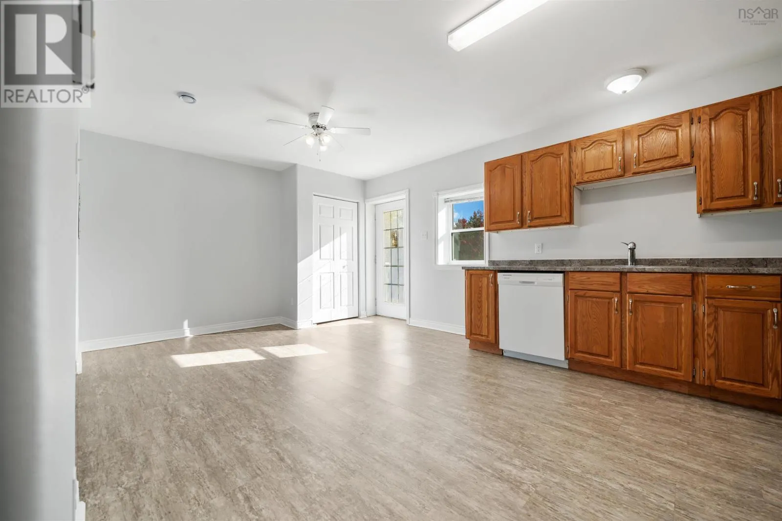 4/6 Elroy Lane