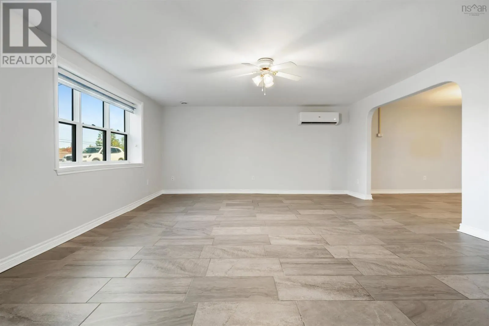 4/6 Elroy Lane