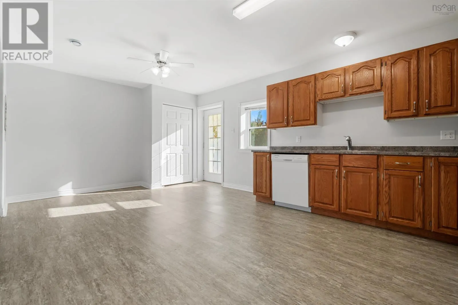 4/6 Elroy Lane