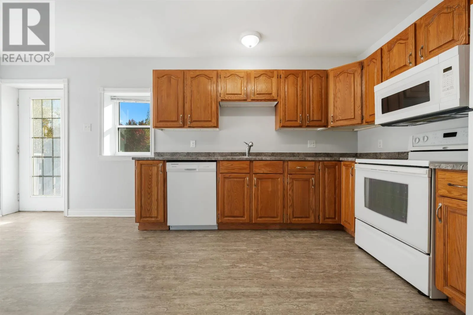 4/6 Elroy Lane