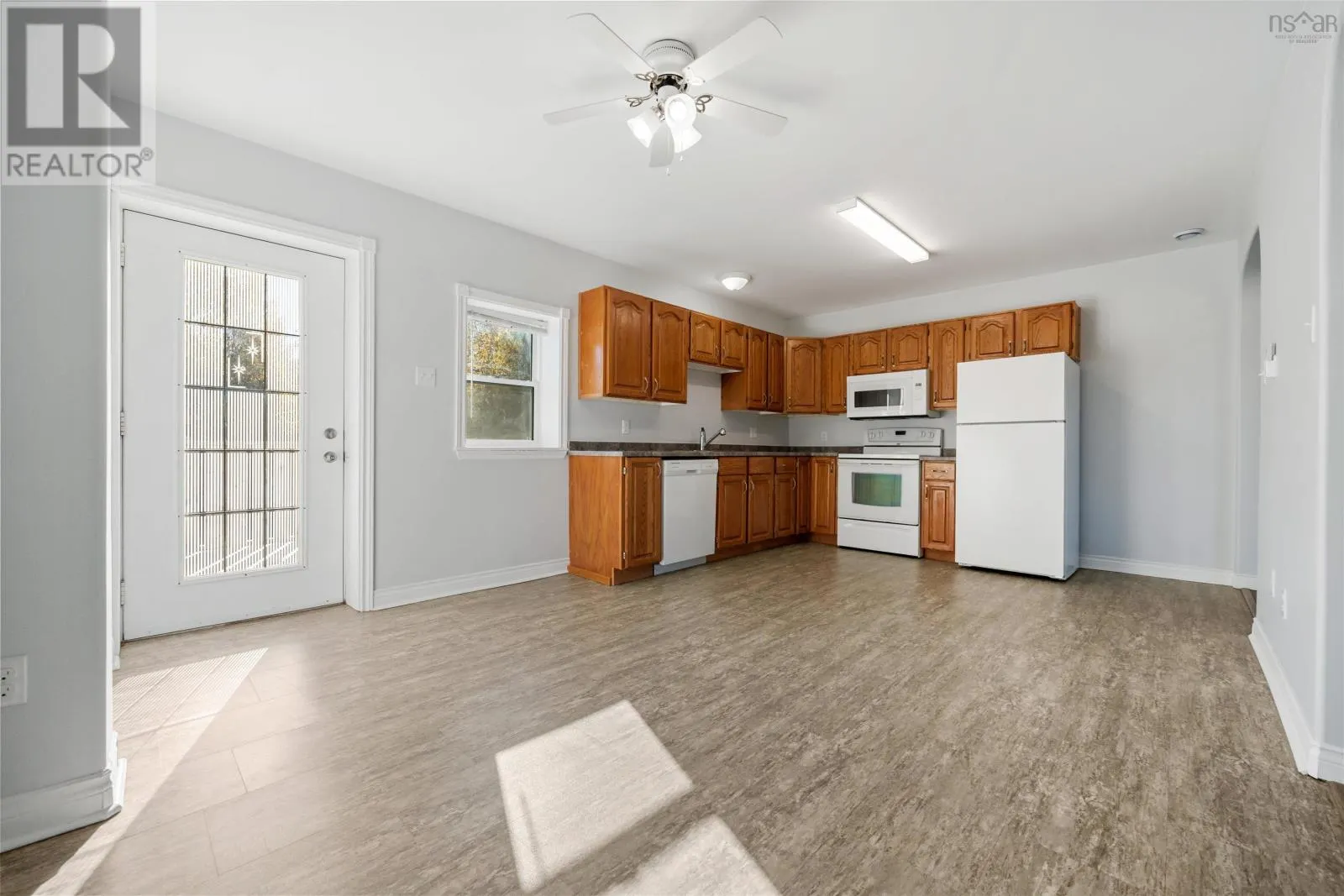 4/6 Elroy Lane