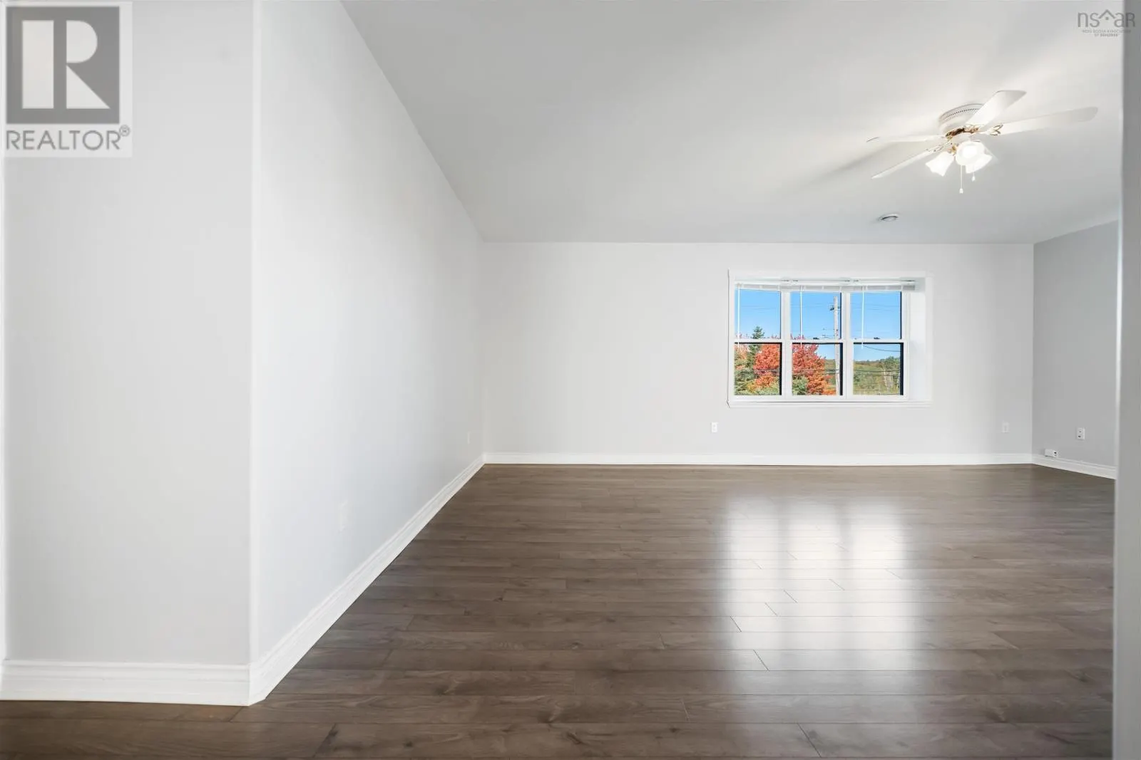 4/6 Elroy Lane