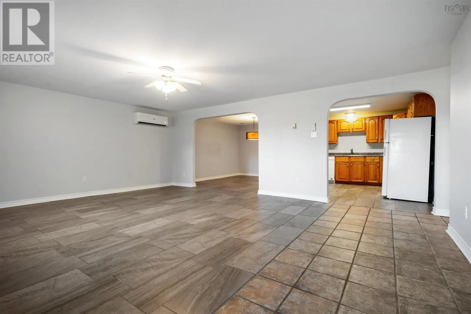 4/6 Elroy Lane
