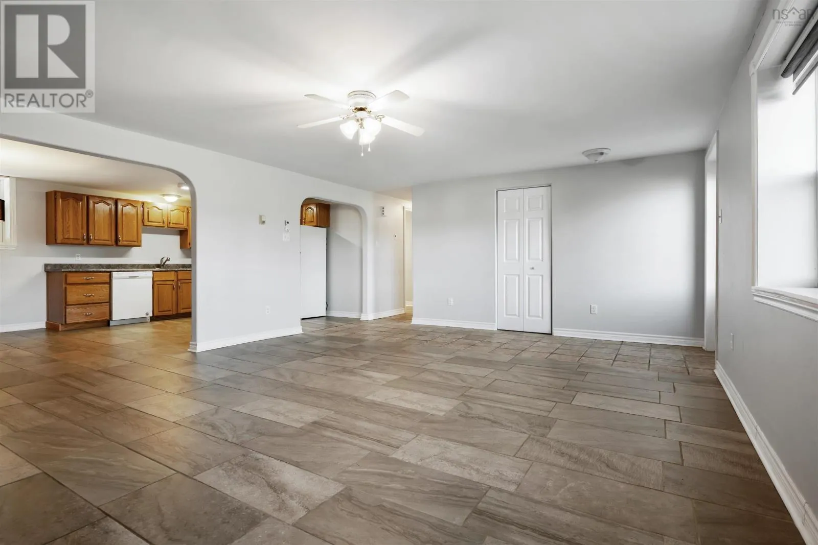 4/6 Elroy Lane