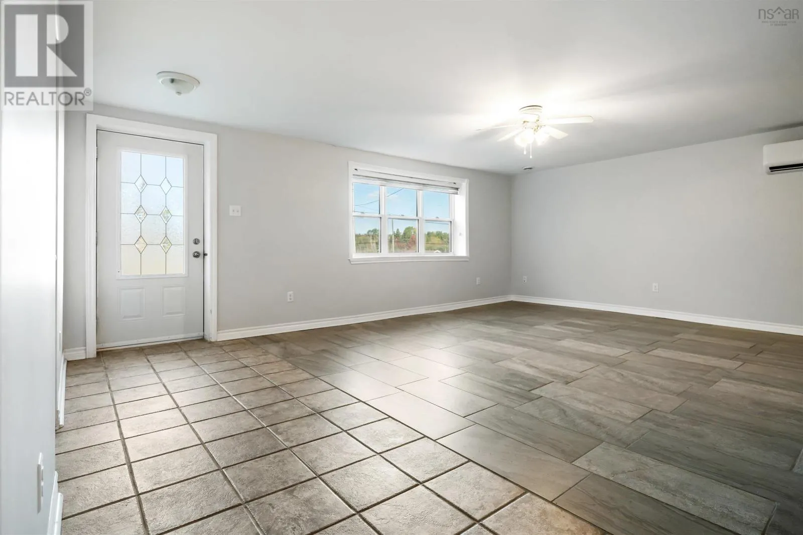 4/6 Elroy Lane