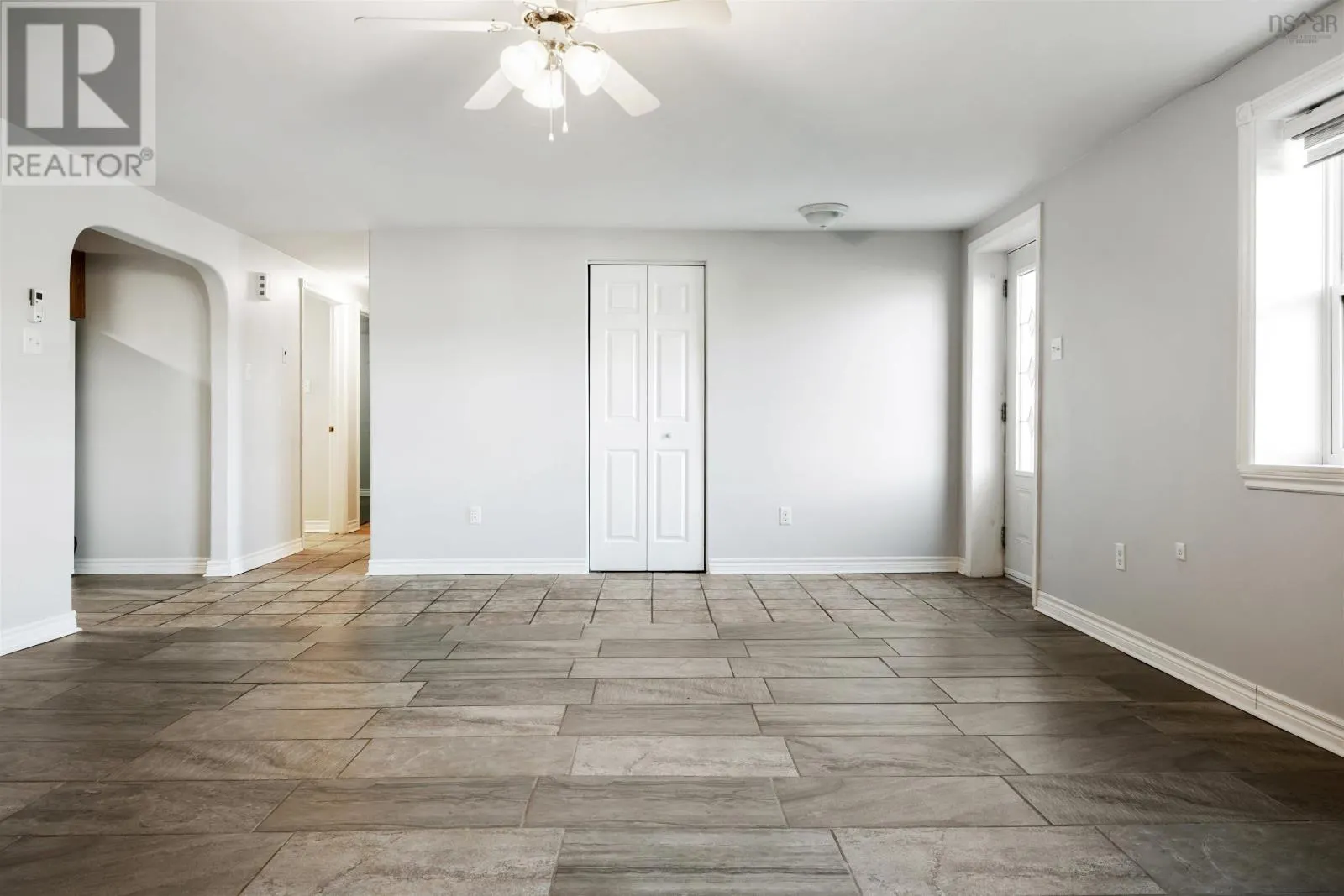 4/6 Elroy Lane
