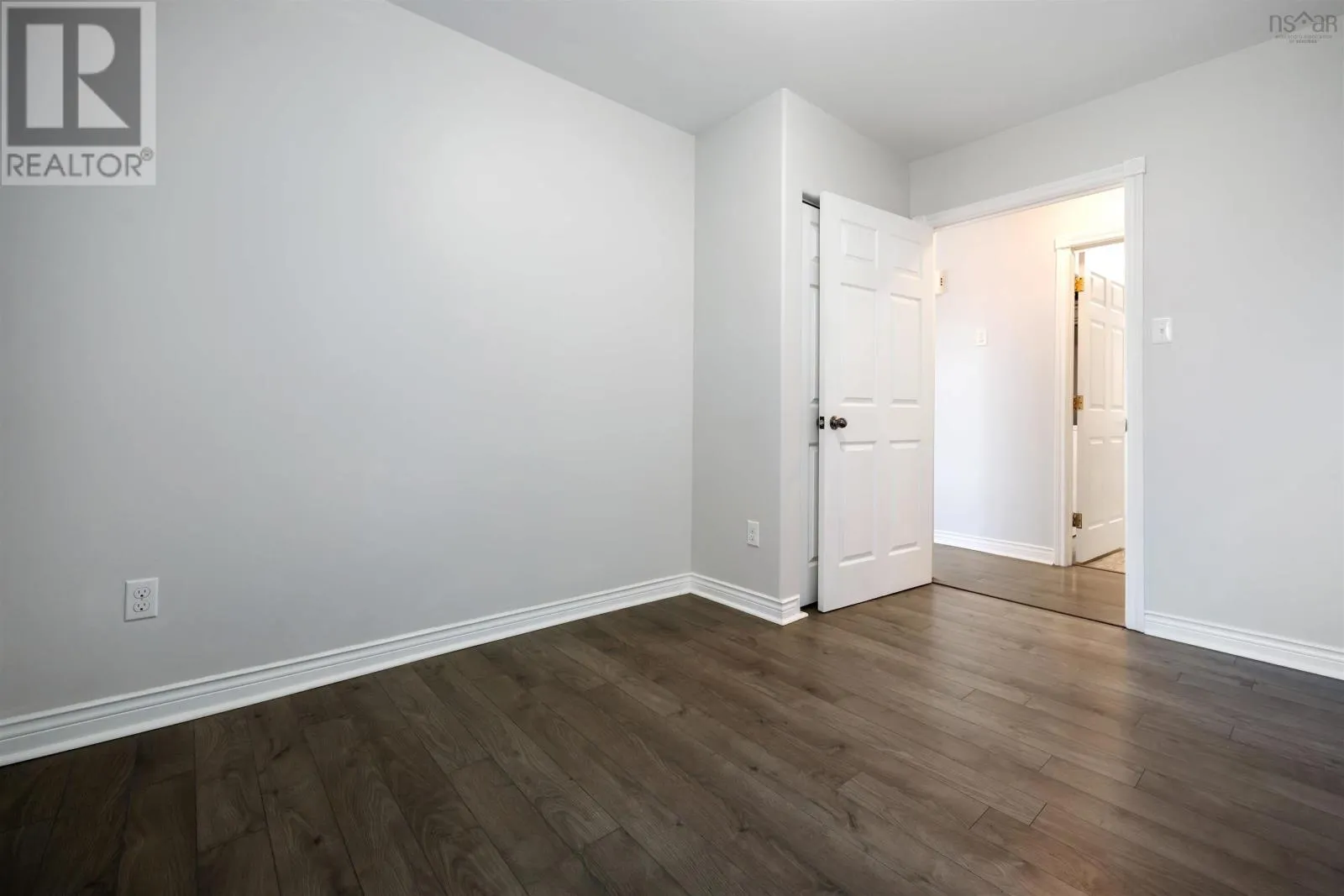 4/6 Elroy Lane
