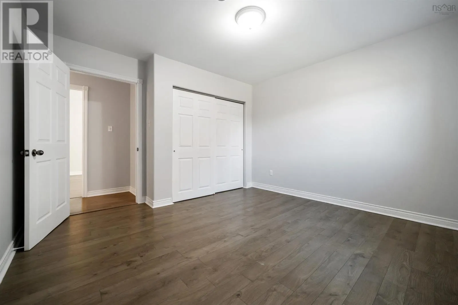 4/6 Elroy Lane