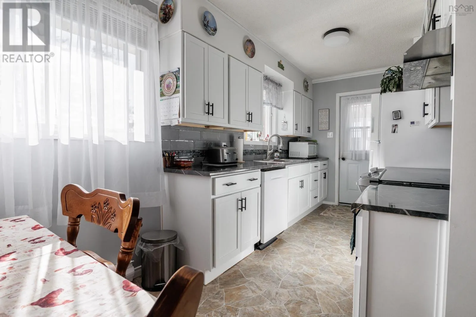 2 Menlow Court