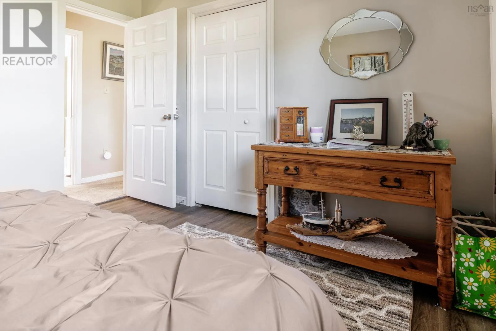 2 Menlow Court