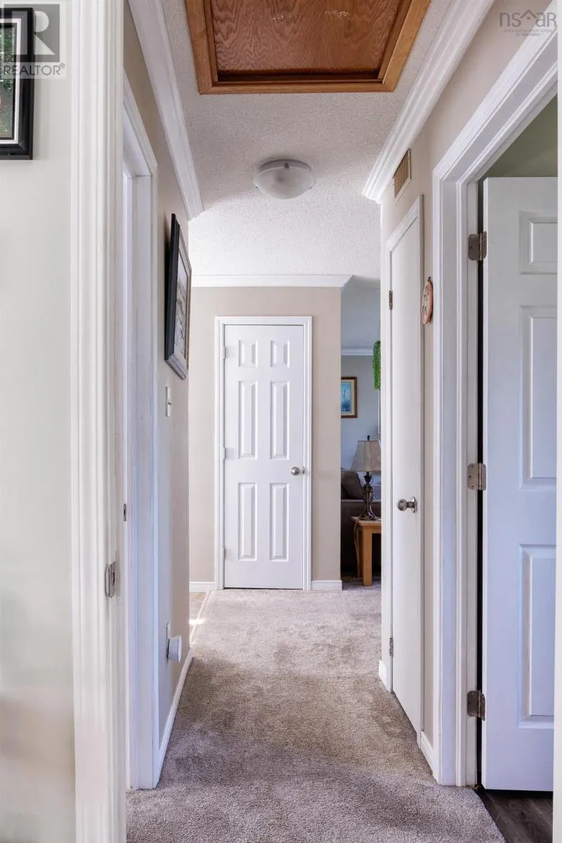 2 Menlow Court