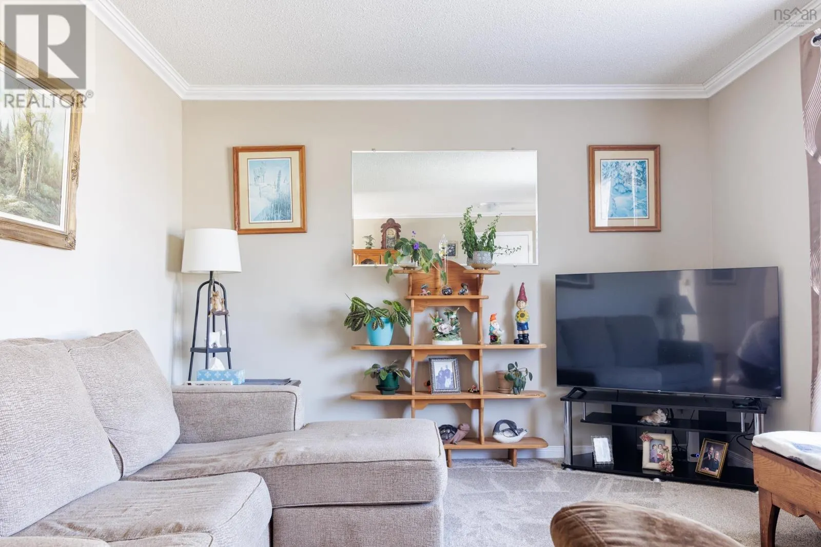 2 Menlow Court