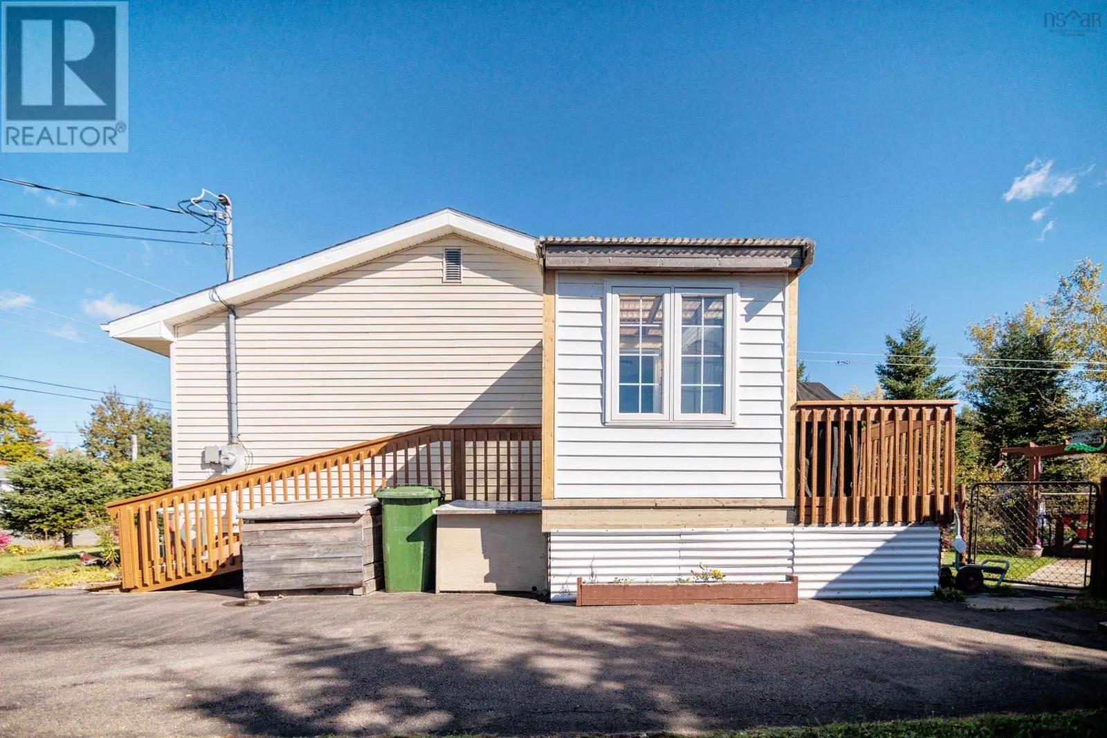 2 Menlow Court