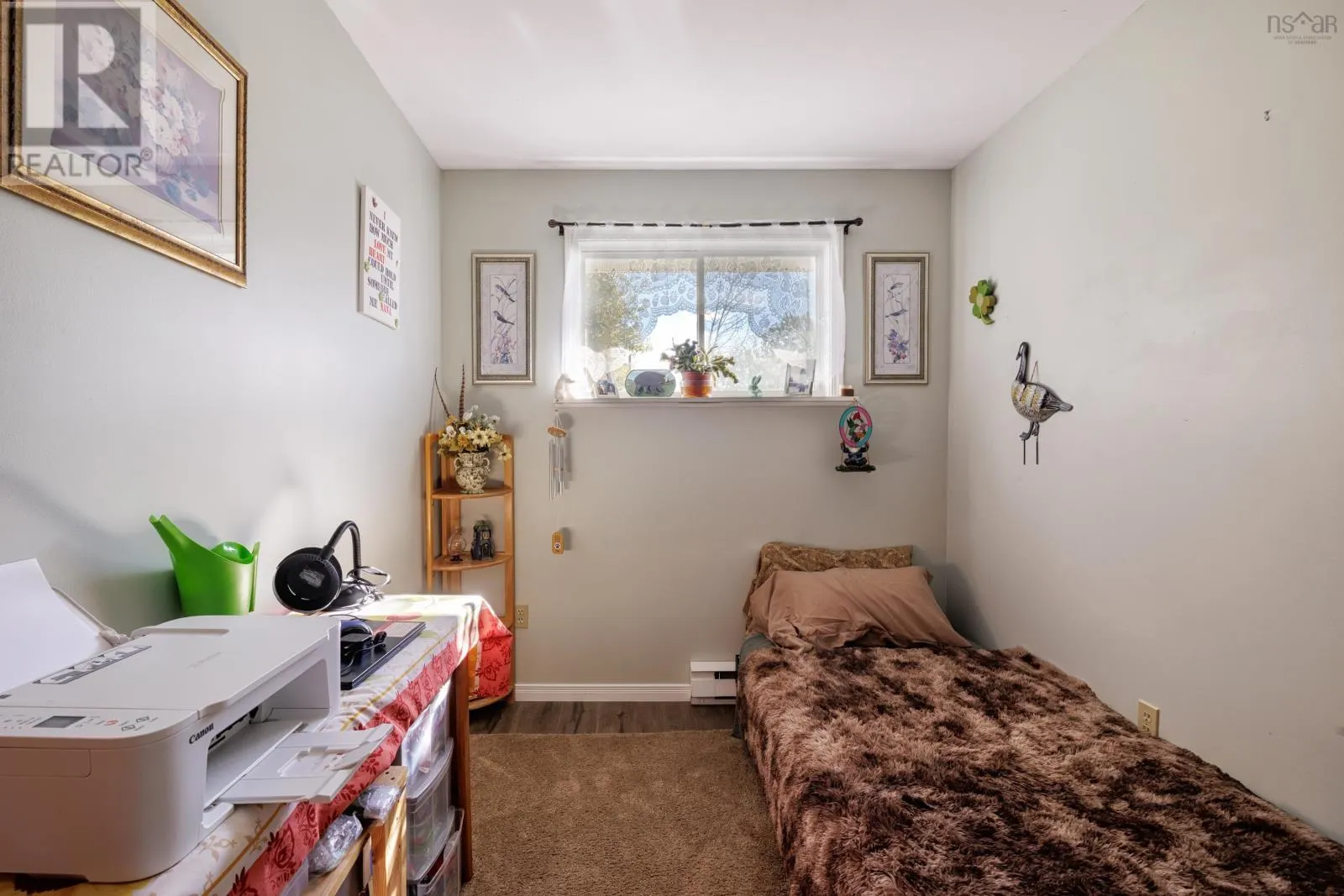 2 Menlow Court