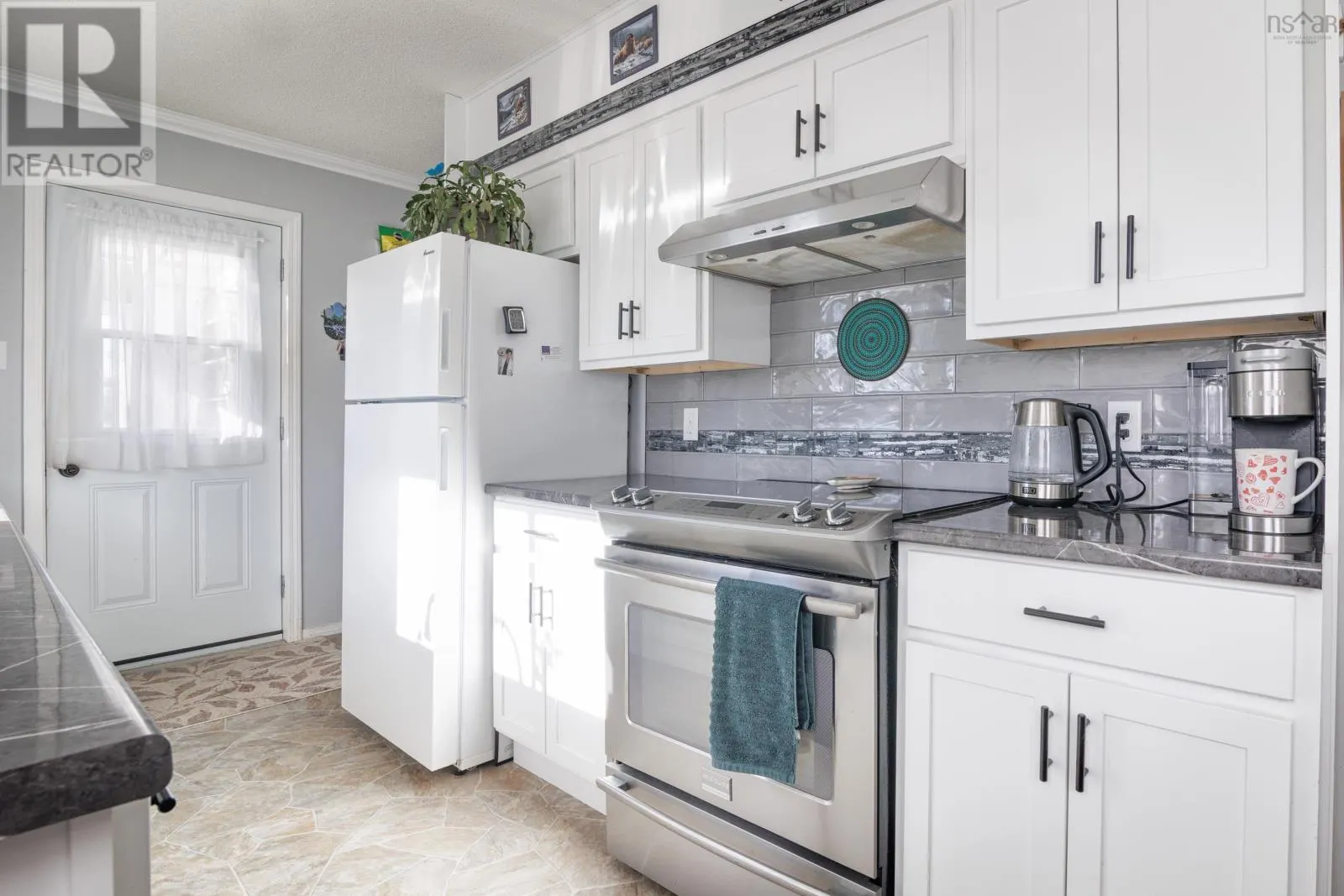 2 Menlow Court
