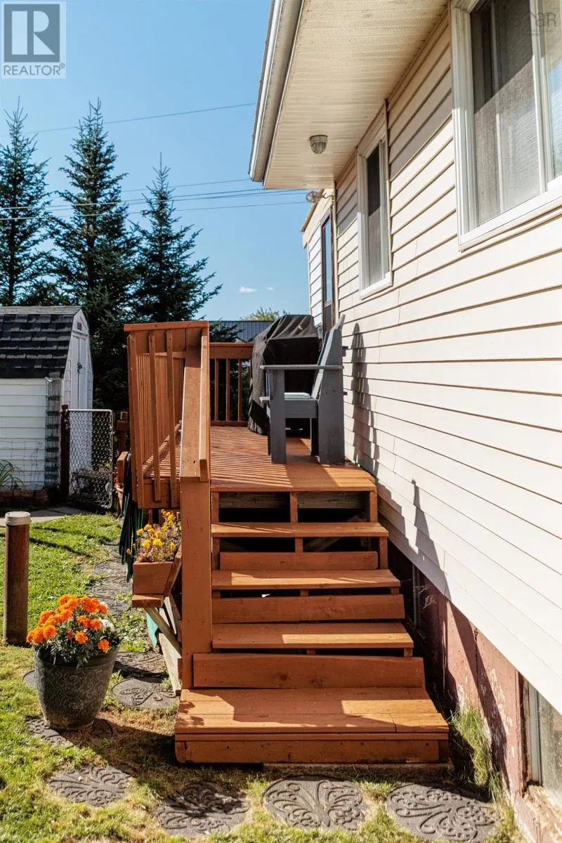 2 Menlow Court