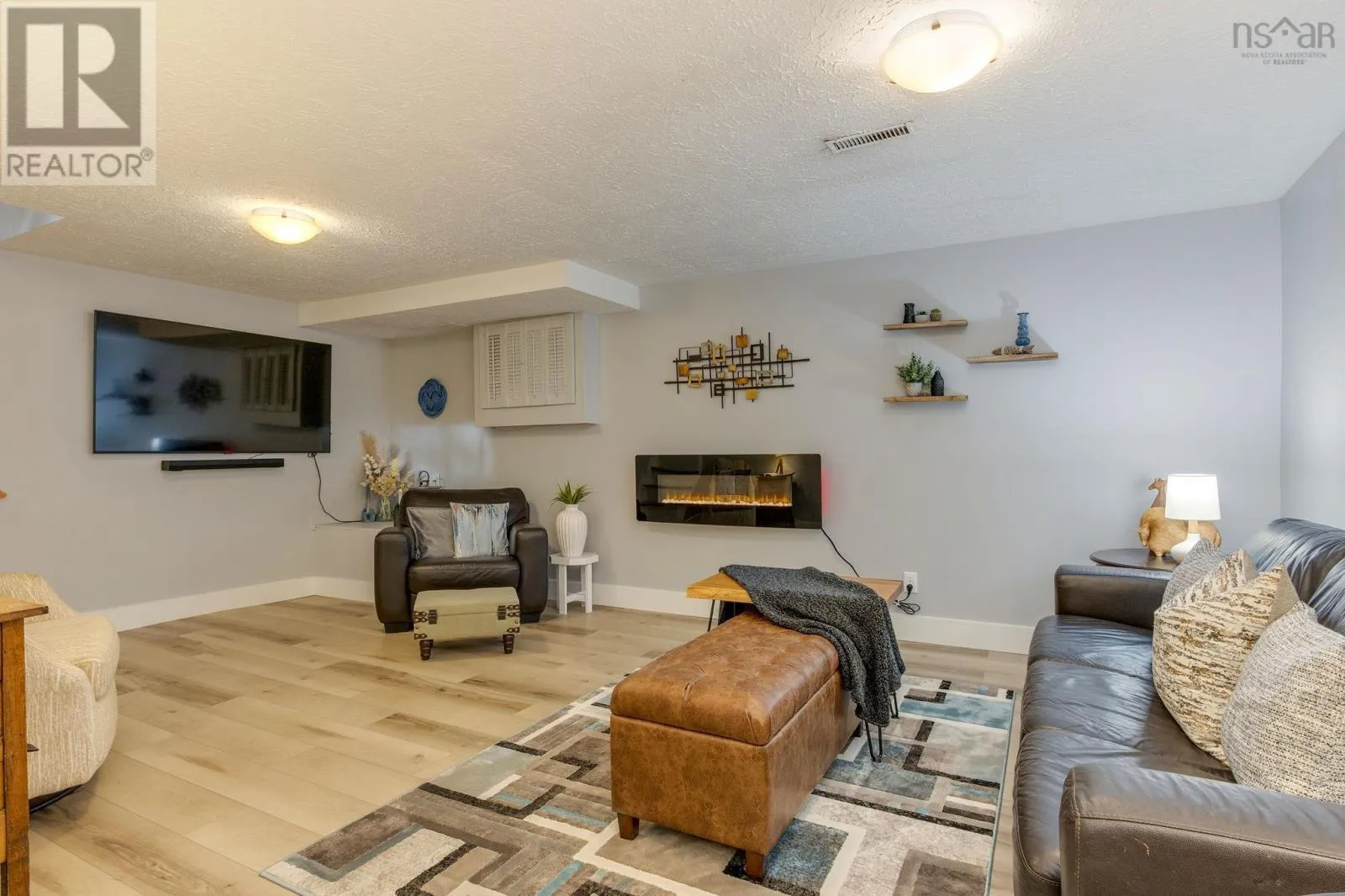 1492 Riverside Drive