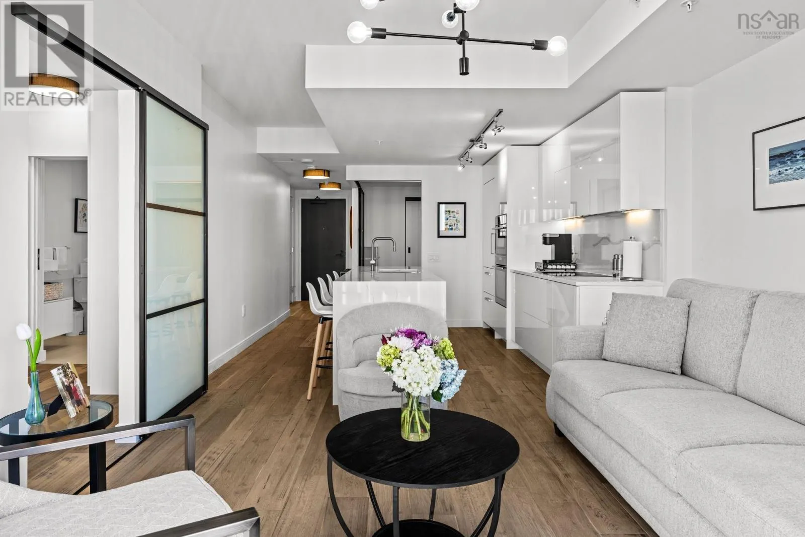 908 1650 Granville Street