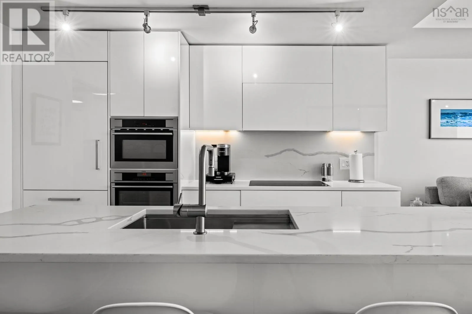 908 1650 Granville Street