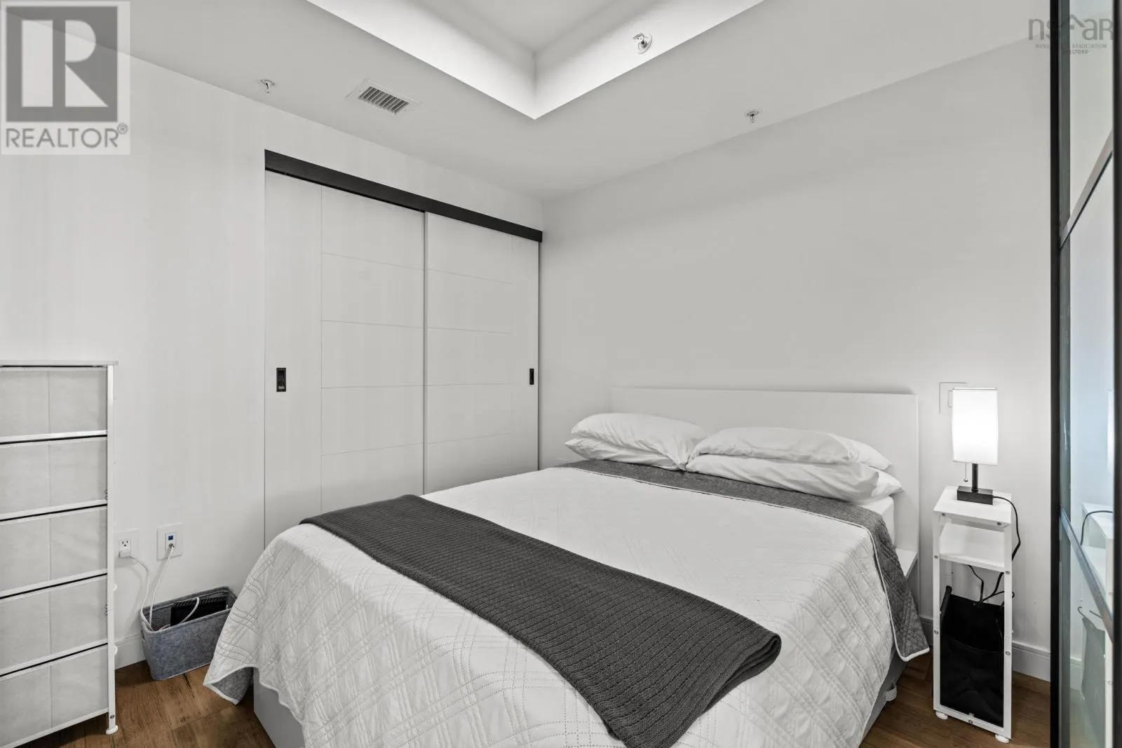 908 1650 Granville Street