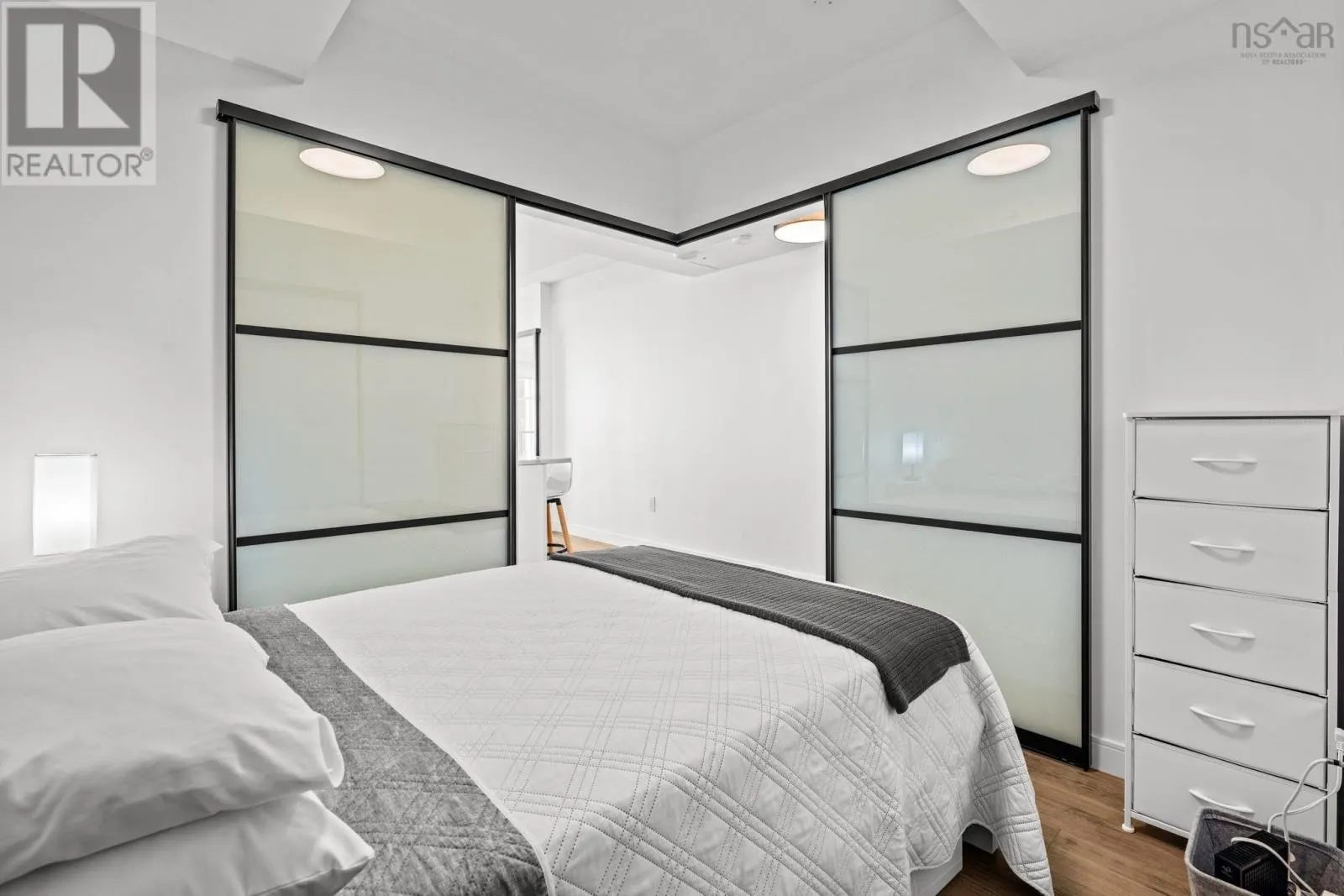 908 1650 Granville Street