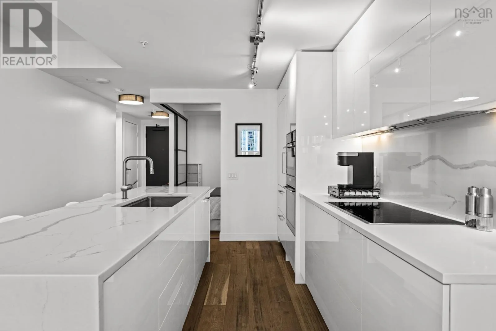 908 1650 Granville Street