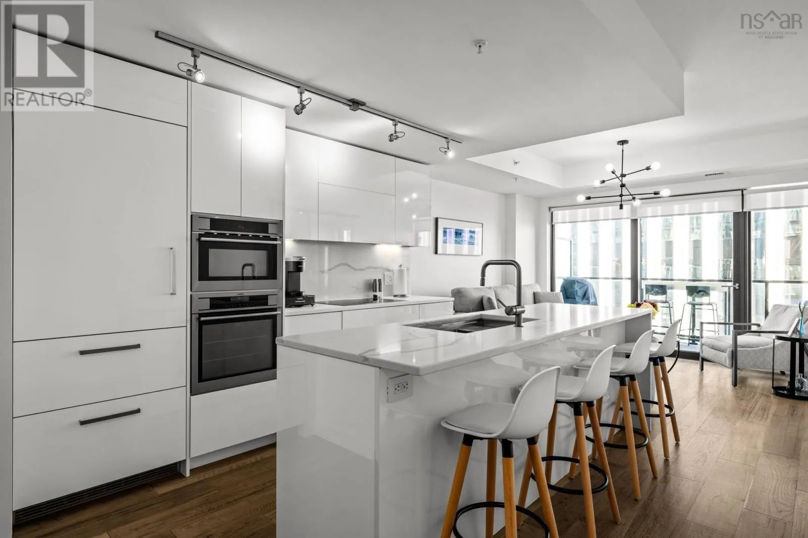 908 1650 Granville Street