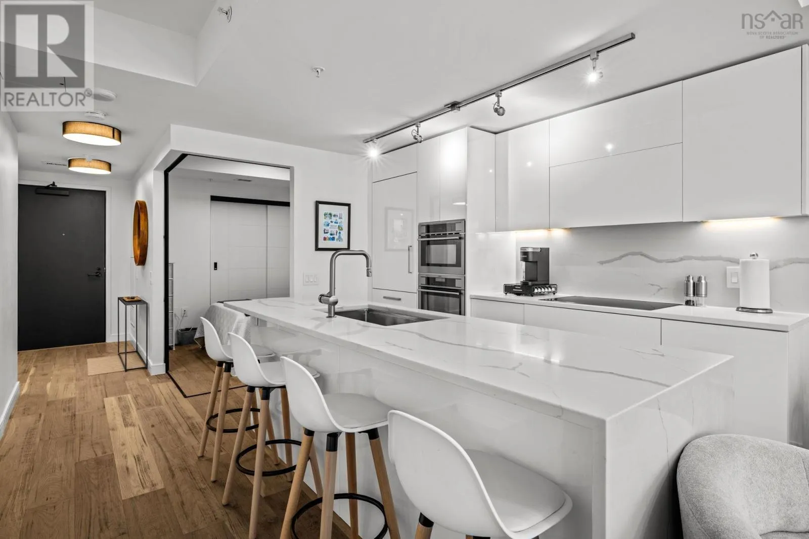 908 1650 Granville Street
