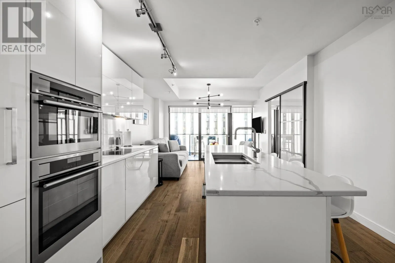 908 1650 Granville Street