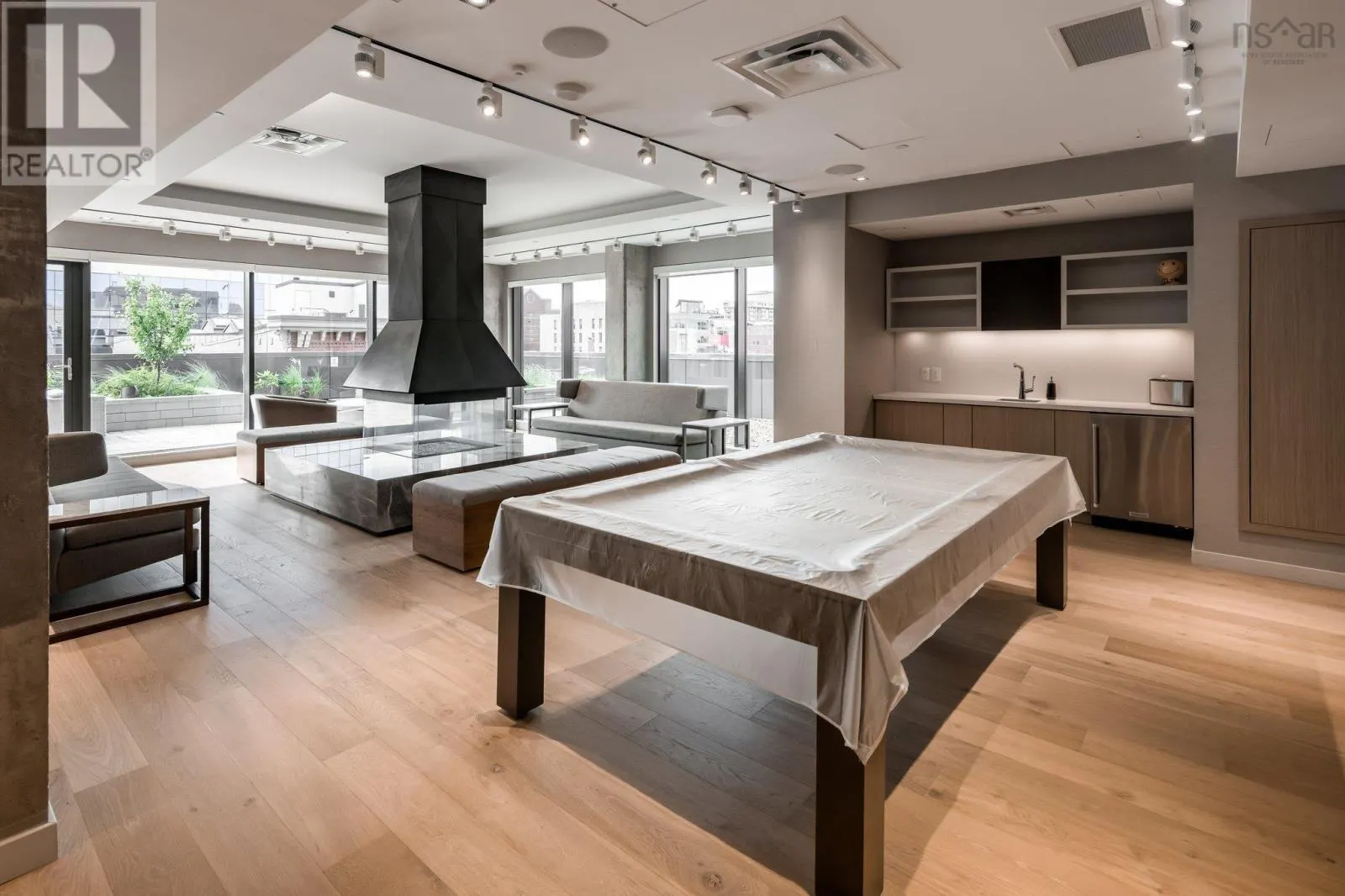 908 1650 Granville Street
