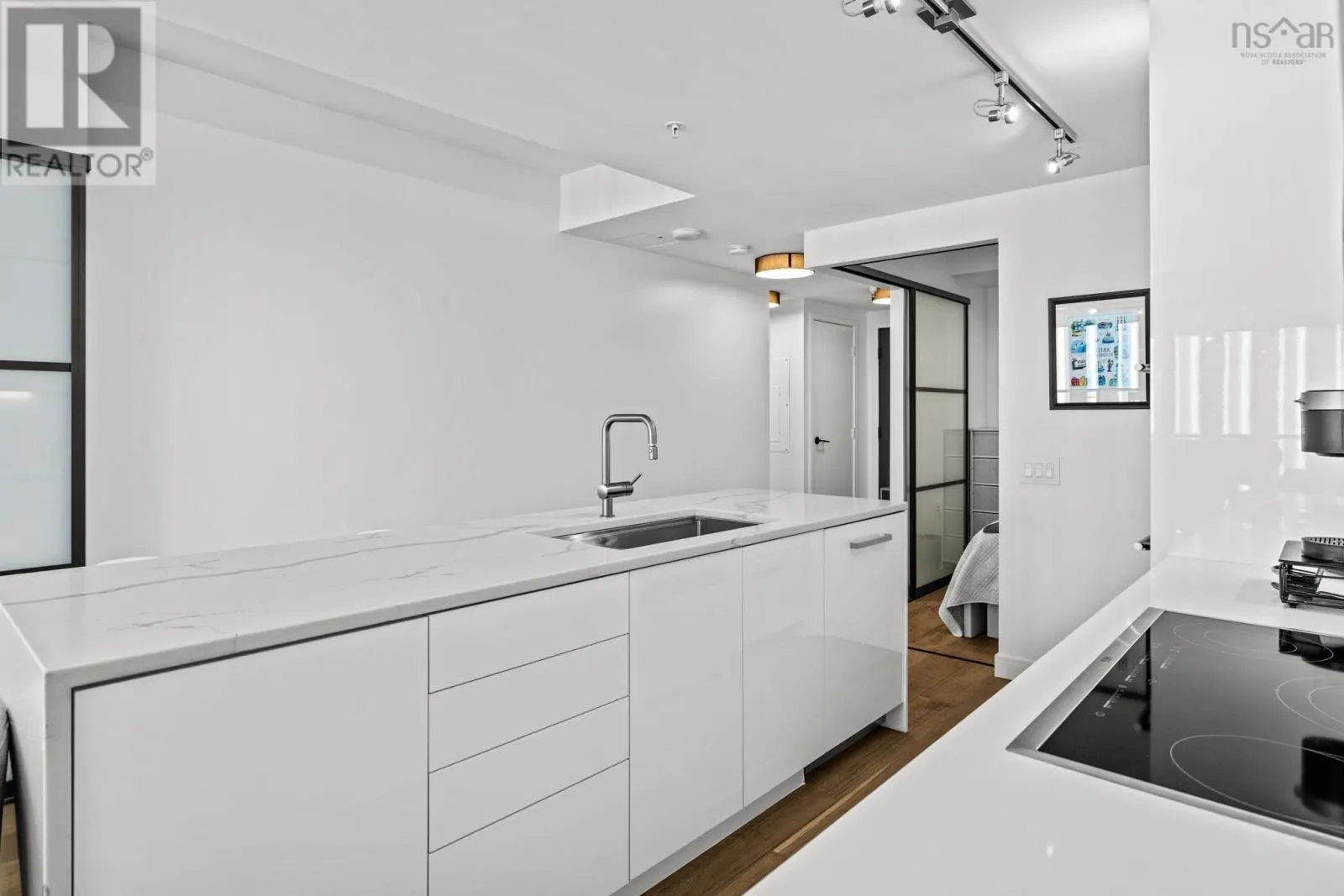 908 1650 Granville Street
