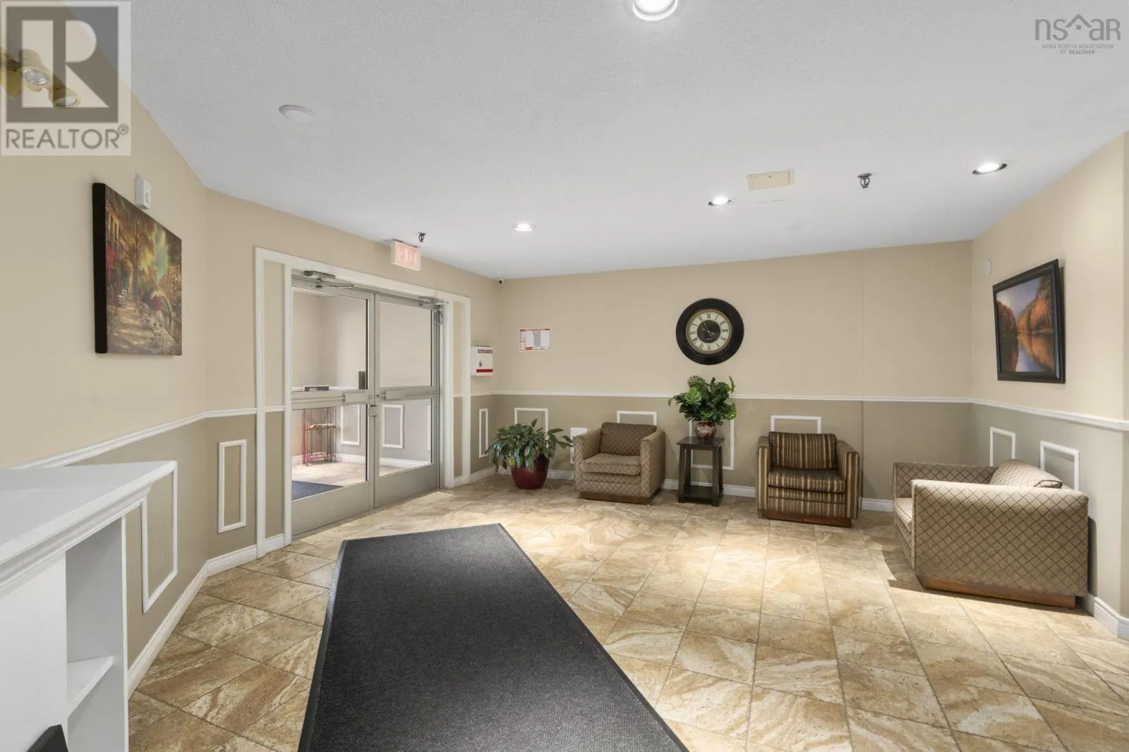 404 15 Langbrae Drive