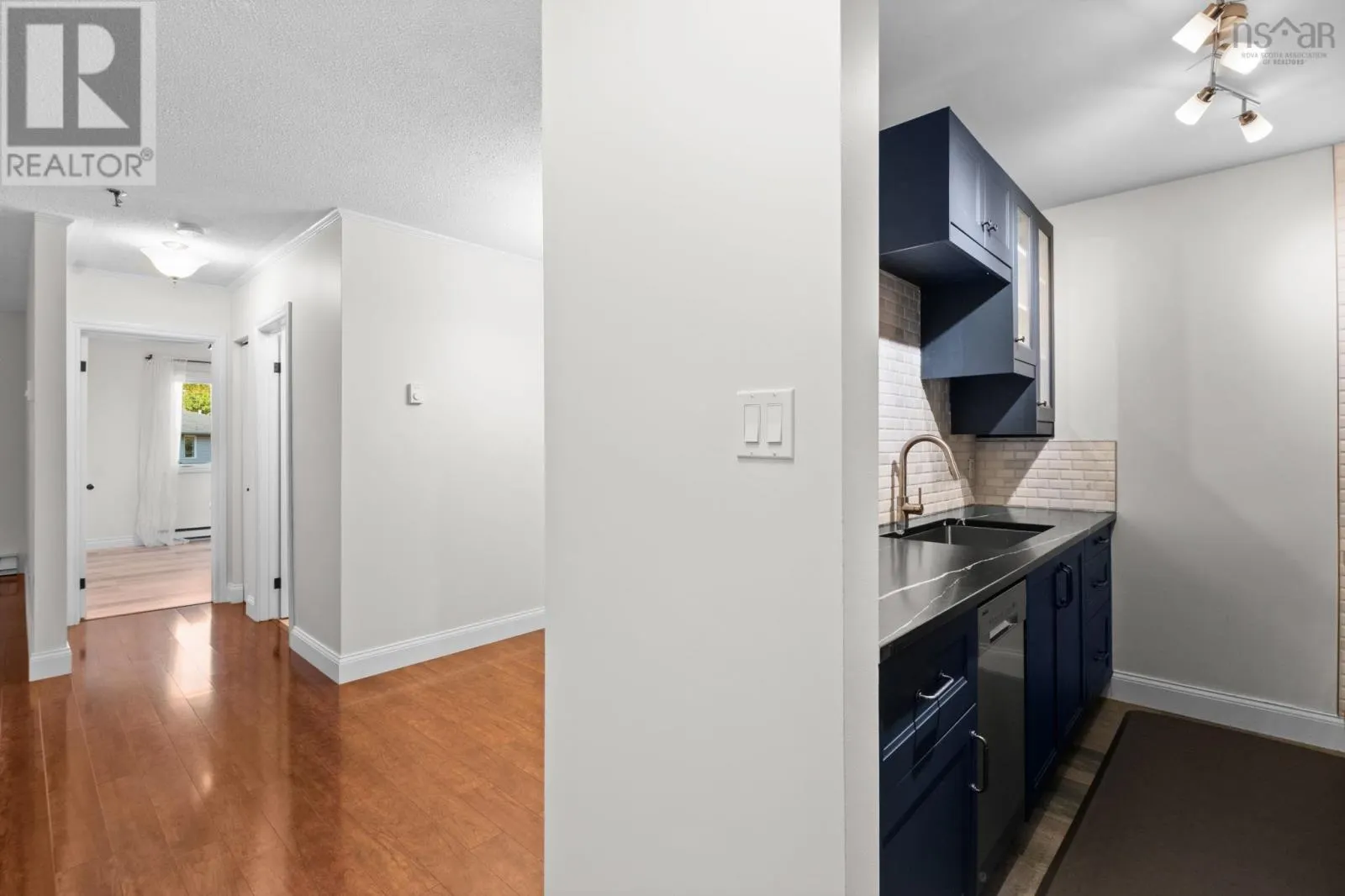404 15 Langbrae Drive