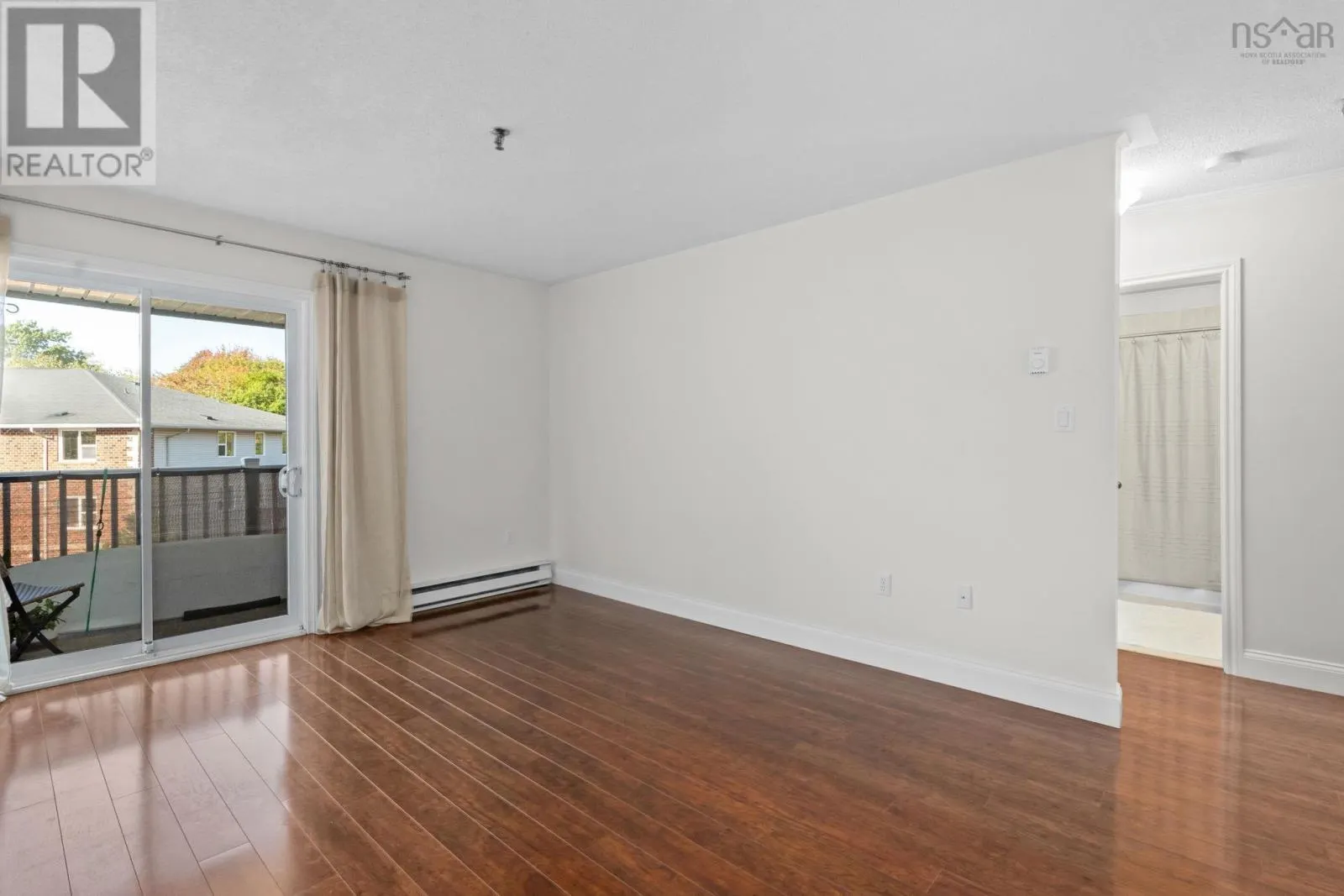 404 15 Langbrae Drive