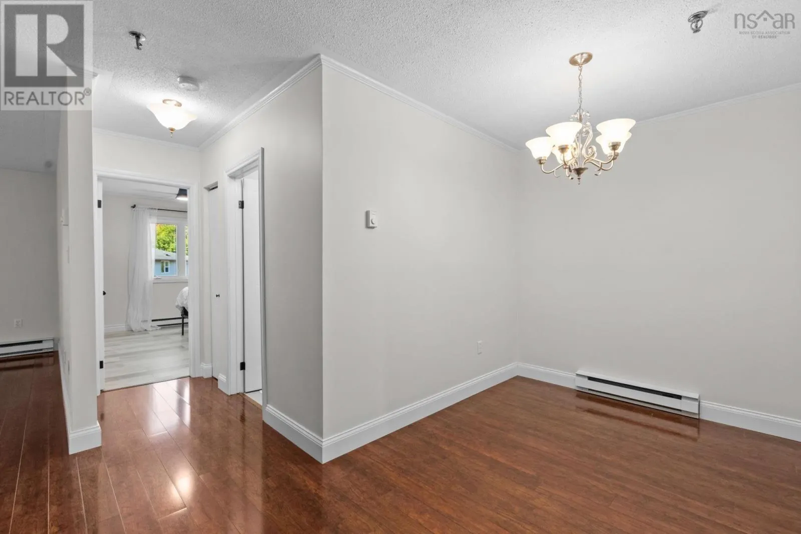 404 15 Langbrae Drive