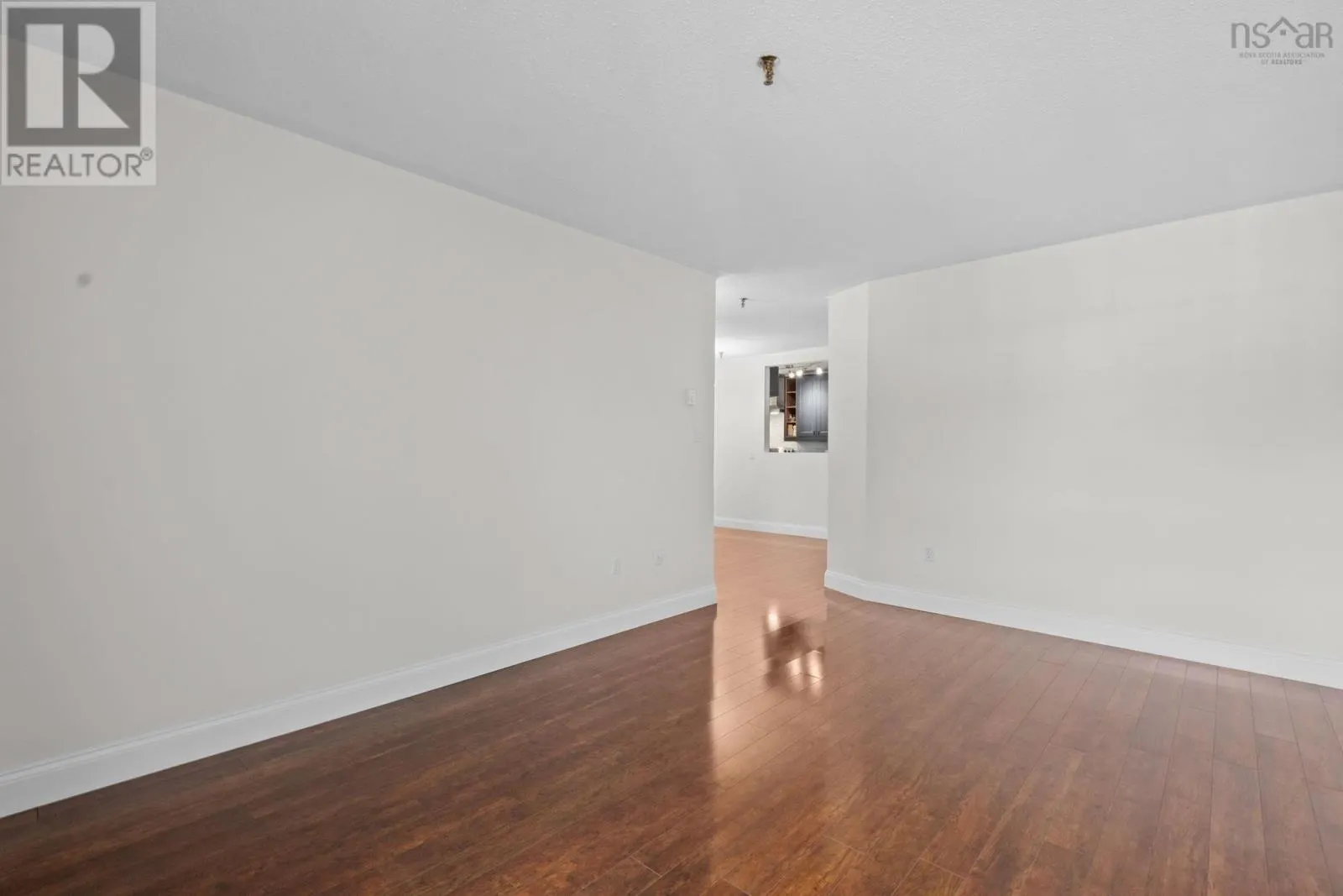 404 15 Langbrae Drive