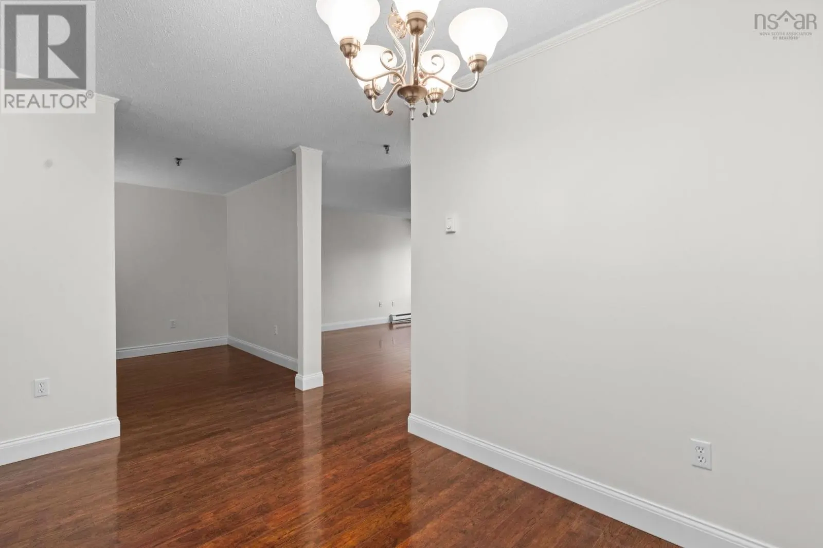 404 15 Langbrae Drive